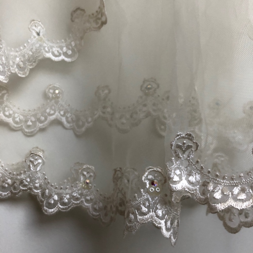 44” Mantilla Veil, Pearl Seed Bears & Swarovski